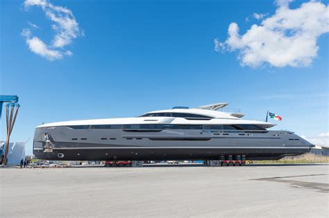 utopia 4 yacht